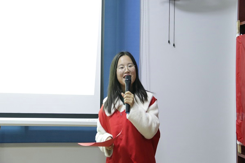 主持人发言.jpg