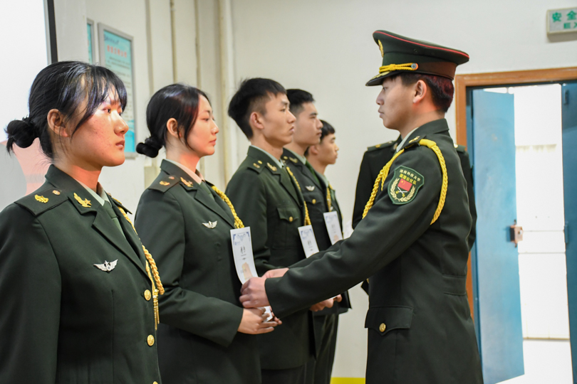 颁发聘书小图.jpg