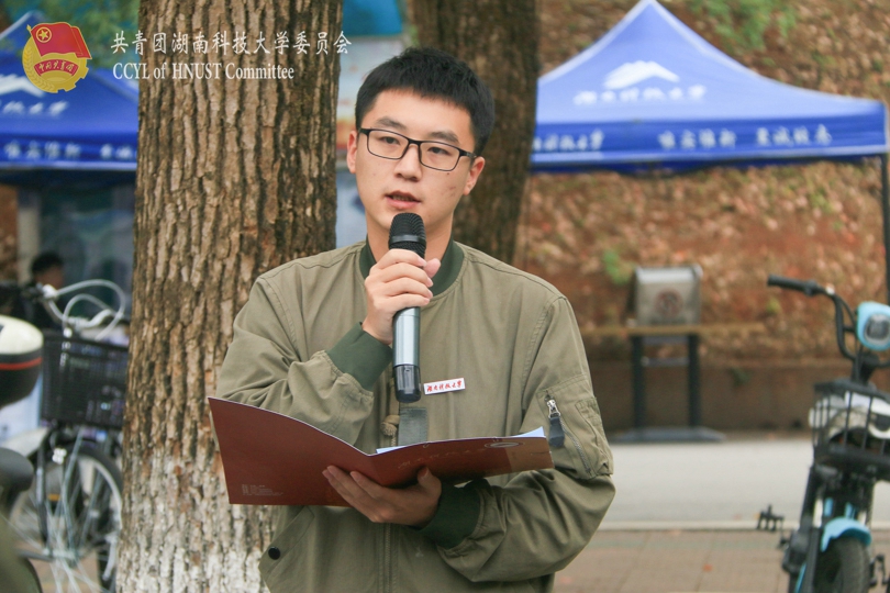 团委学生兼职副书记李阳博士正在讲话.jpg