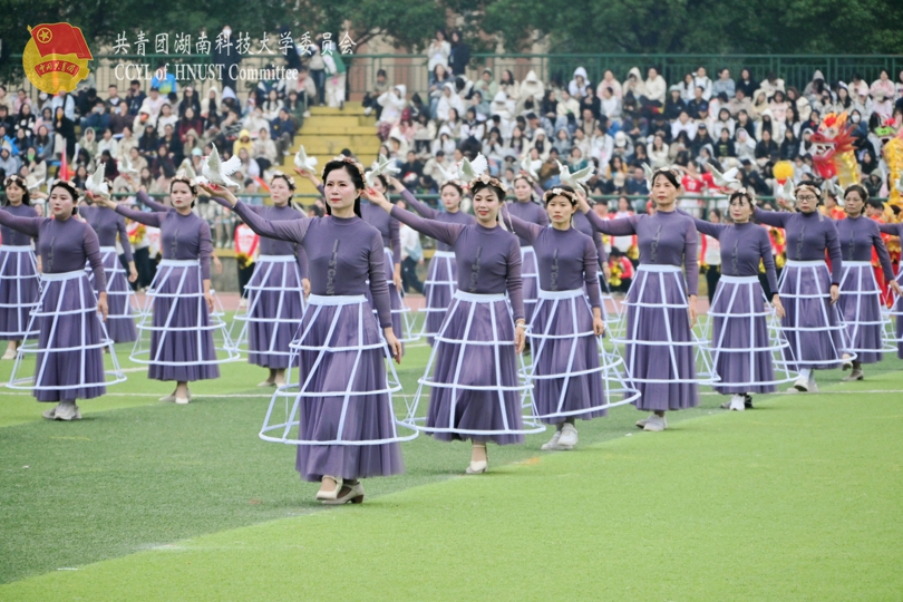 教师表演.jpg