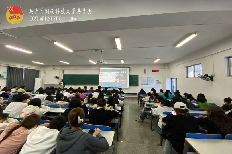 黎锦晖音乐学院学生观看直播.png