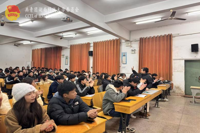 学生会参会干部及老师.png