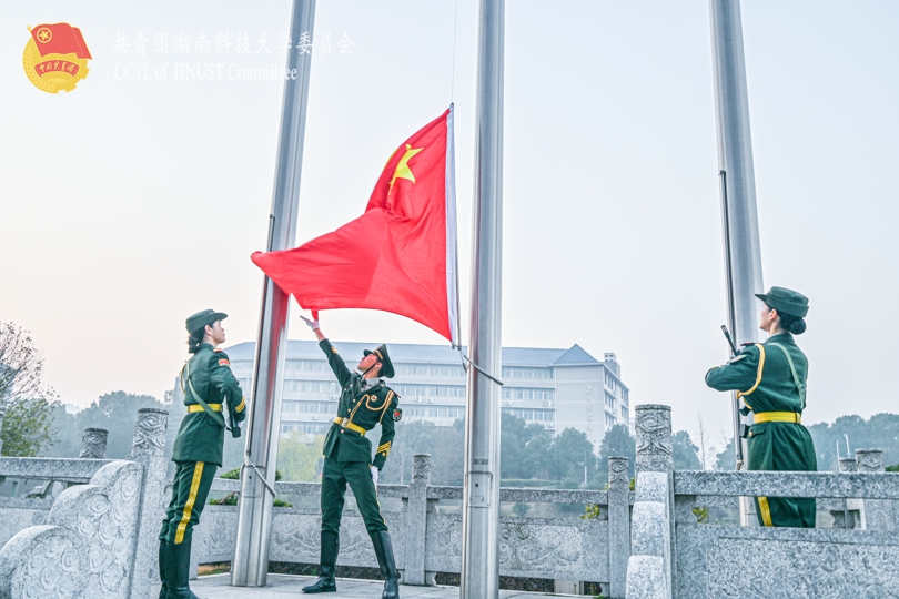 旗手升旗.jpg