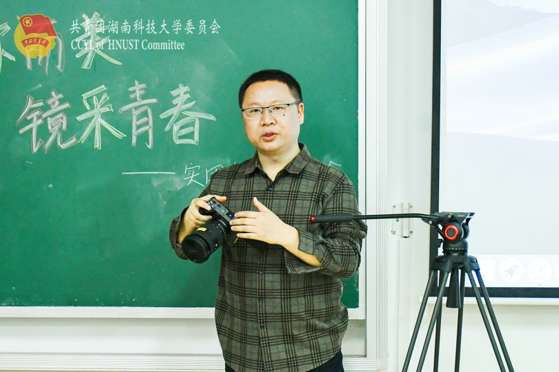 刘伟奇老师讲课.jpg