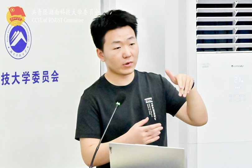 齐白石主席白泽荣发言.jpg