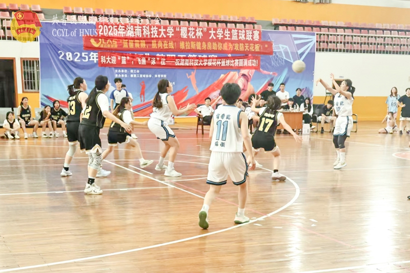 商学院进攻瞬间.jpg