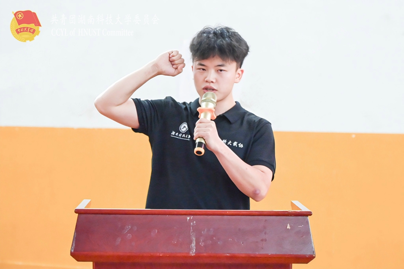 裁判员代表彭超宇宣誓.jpg