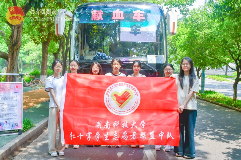 工作人员合影留念.jpg