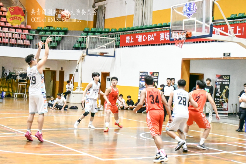 湖南科技大学研究生院队罚篮瞬间.jpg