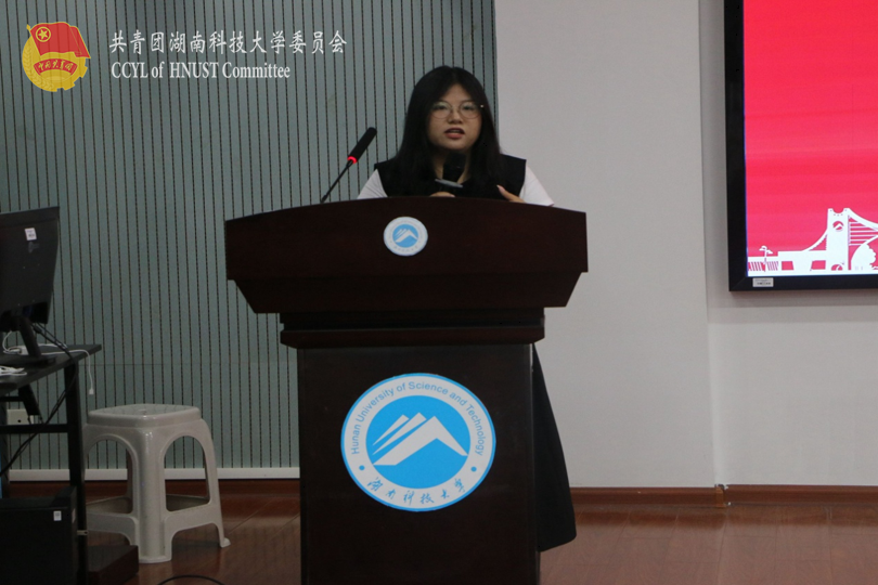 考公学子代表张灵发言.png