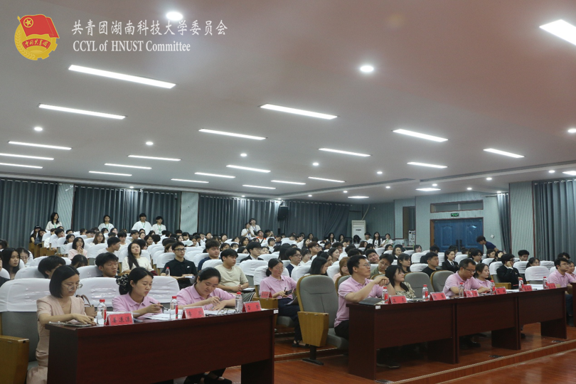 大会现场.png