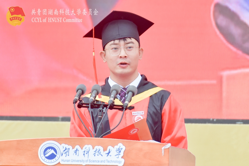 机电工程学院2025届博士毕业生代表黄泓发言.jpg