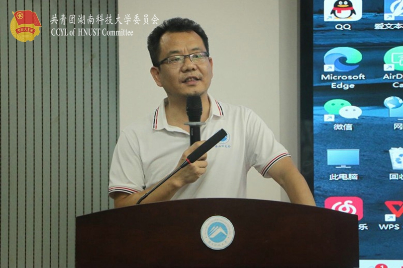 商学院党委副书记王鹤发言.jpg