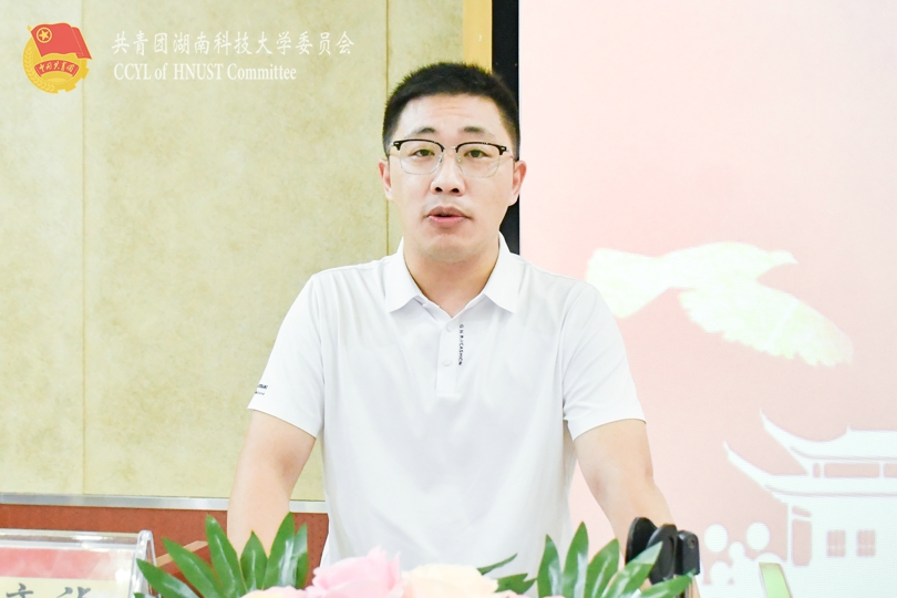 校团委书记李贺致辞.jpg