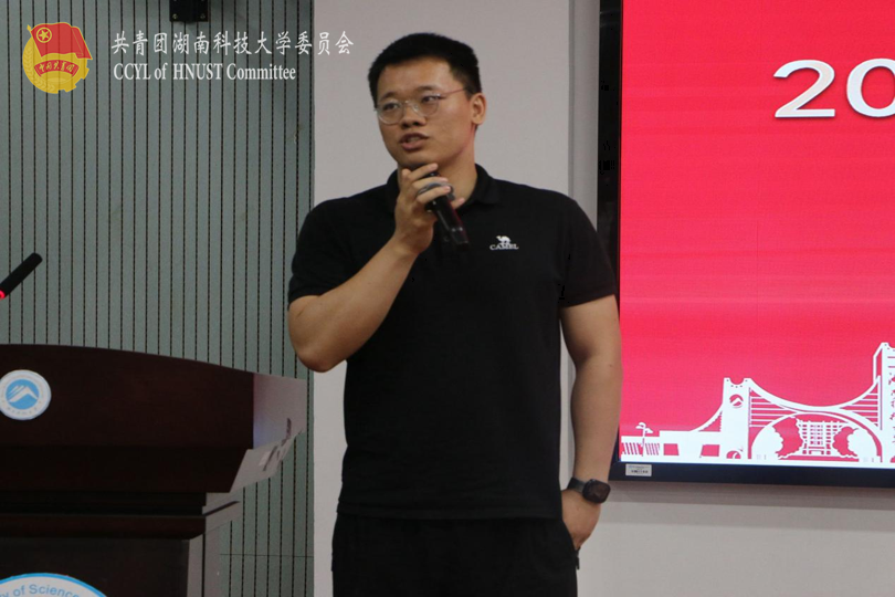 商学院21级辅导员高亮讲话.png