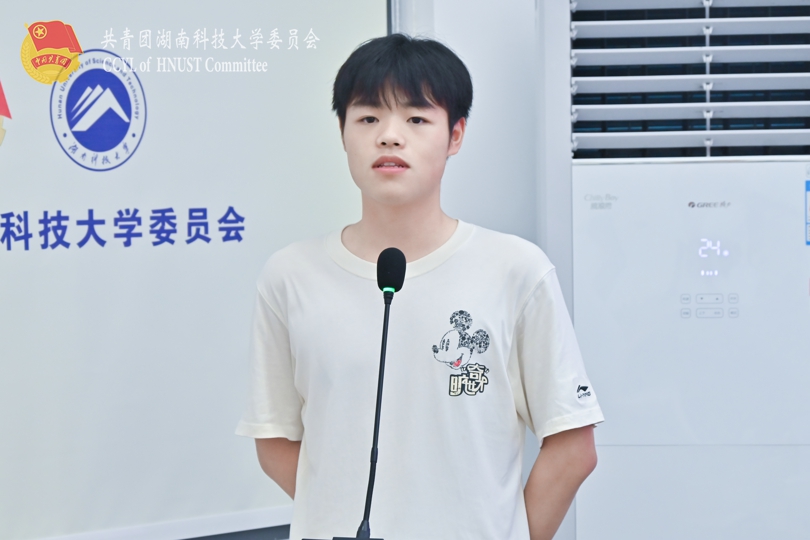 胡梁.jpg