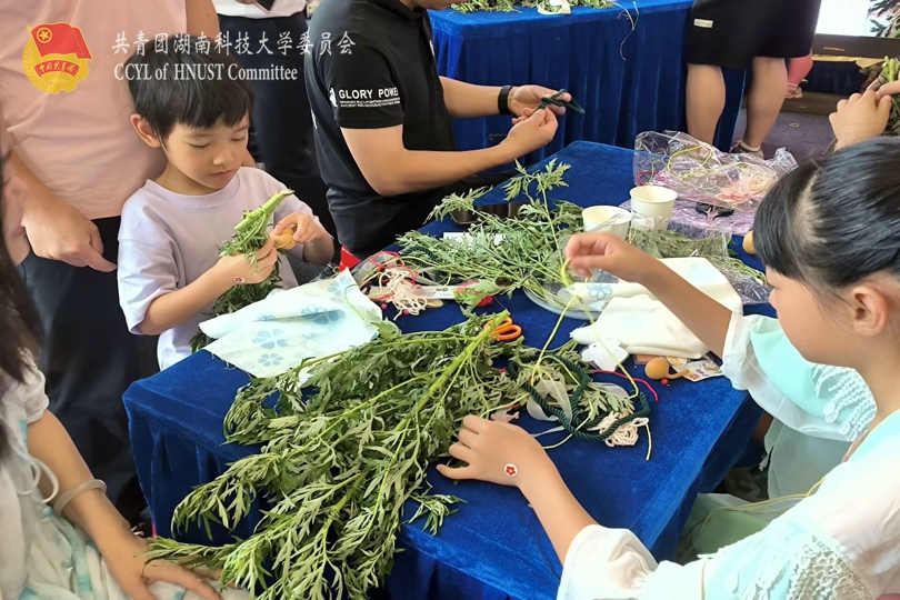 制作艾草挂件.jpg
