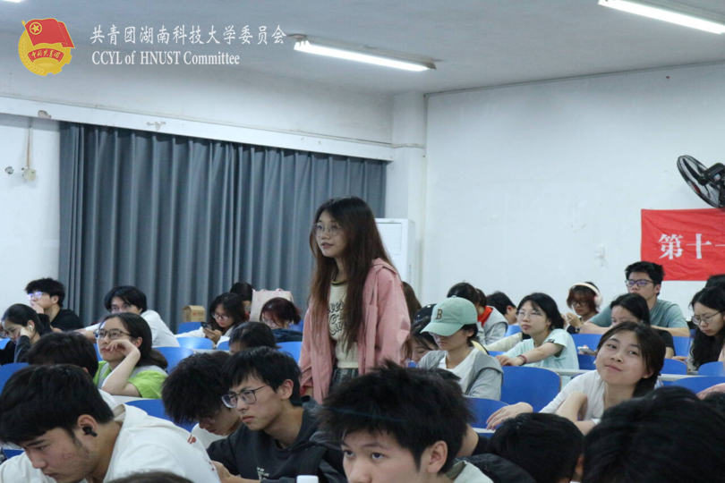 与会同学回答问题.png