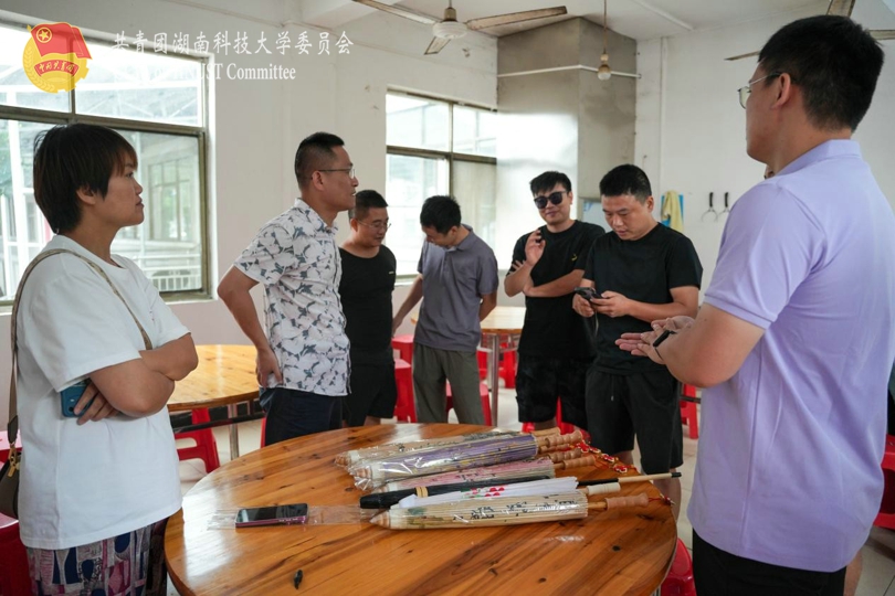 与企业交流.jpg