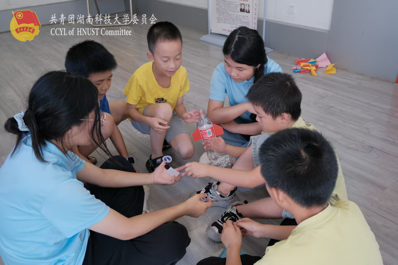 孩子们动手实践.png