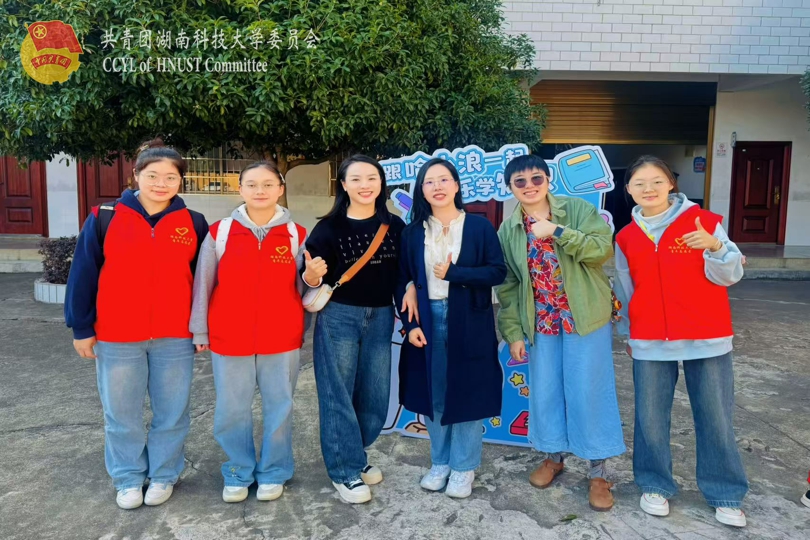 1493e00d7f734654800504a4775cccae.jpg 活动合影.jpg