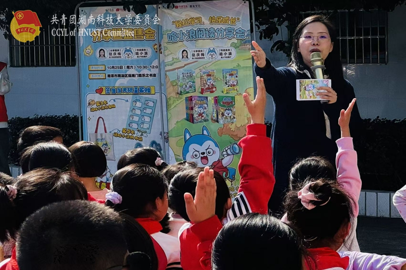 7b3927a5efce48f2bf7d9cc31d6e2278.jpg 小朋友积极举手回答问题.jpg