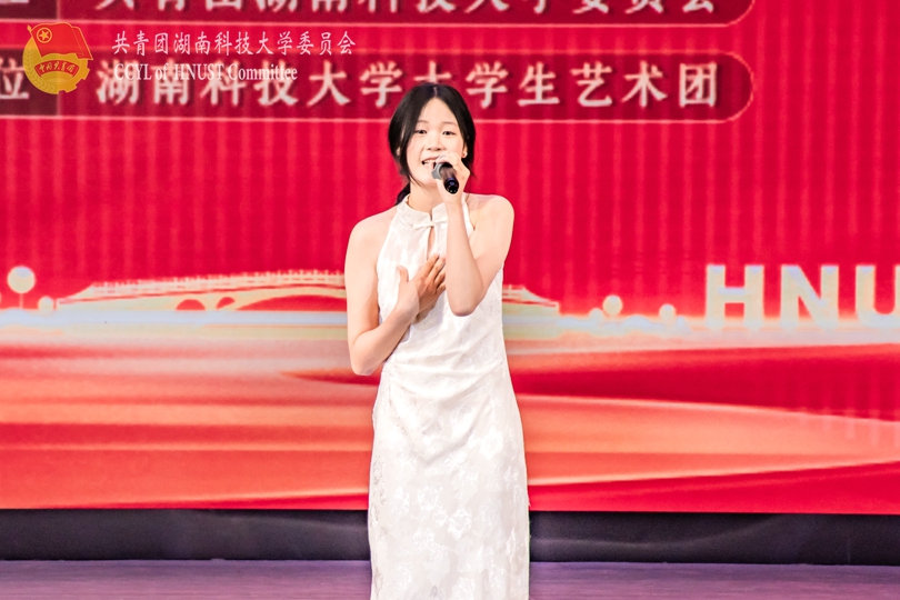 30ca09cf589b40f6996b5f0fab6f61e5.jpg 声乐一等奖陈翠薇.jpg