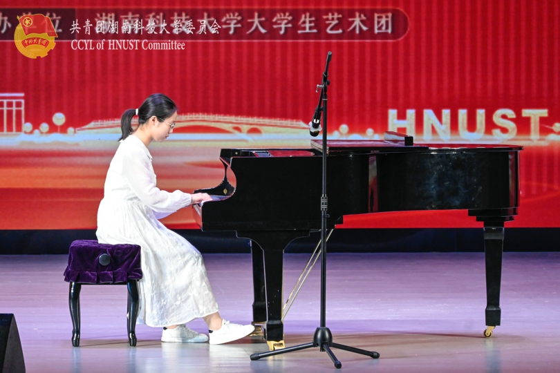 6ad4aed953de46748738329eb80d7d9a.jpg 器乐一等奖田珂嘉.jpg