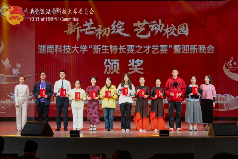 ed9877e0165f4e4795bbb76d3e3a993e.jpg 三等奖颁奖.jpg