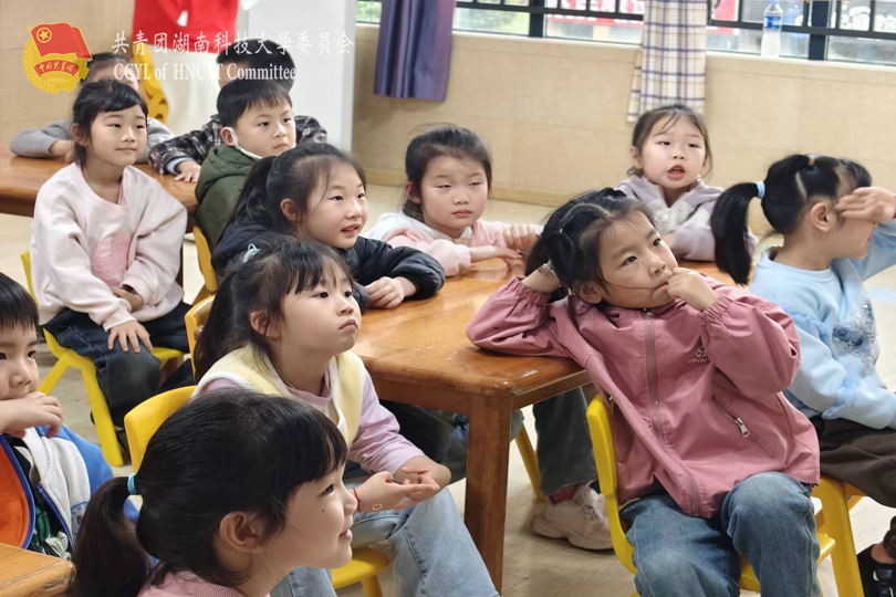 孩子们认真思考.jpg