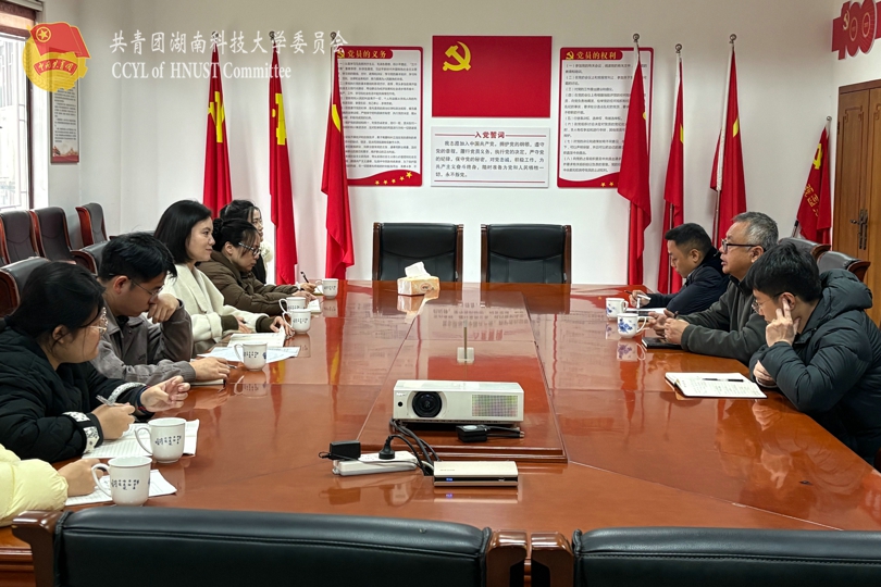 我校外国语学院与盘龙大观园文旅合作座谈会.jpg