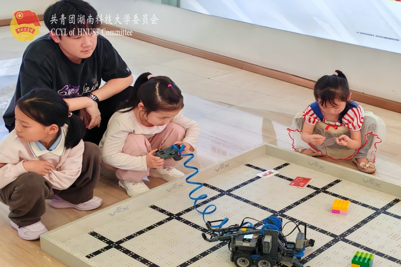 机器人推房子挑战赛.jpg