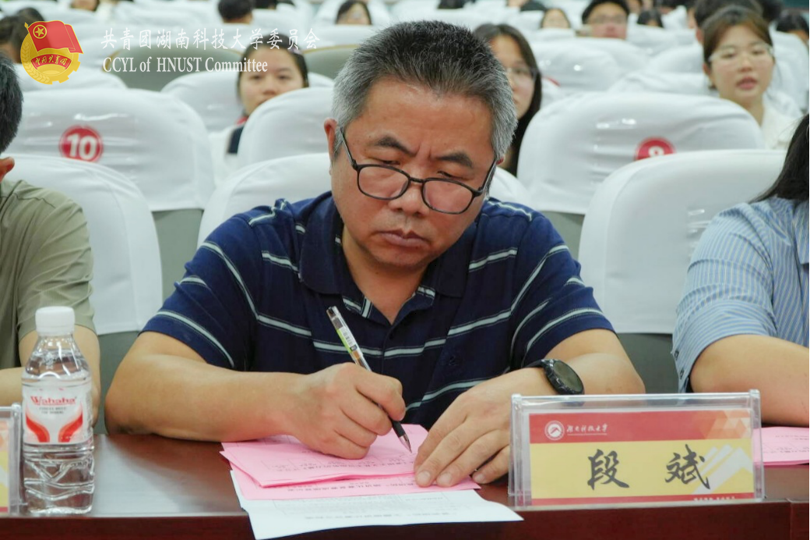 c8e0695f77b34b6da464c85b2e5ba810.png 段斌进行现场评分.png