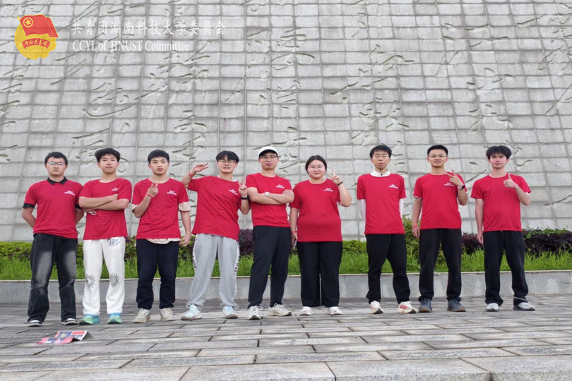 cb1e635fccf94307b43da58b34f9e150.png 徒步学生合影留念.png