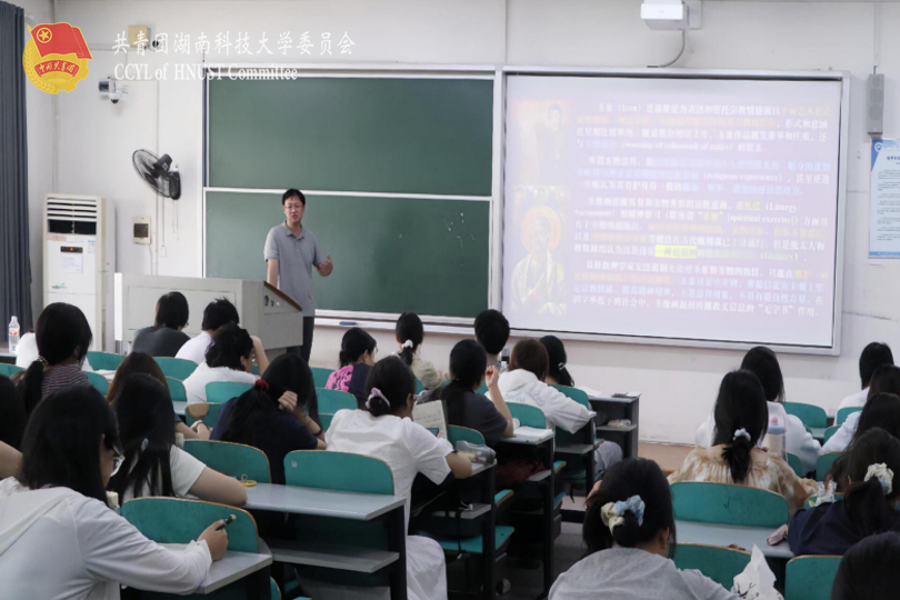 df5b65695529423e98ff557541ed7dab.png 图为李丞欣授课.png