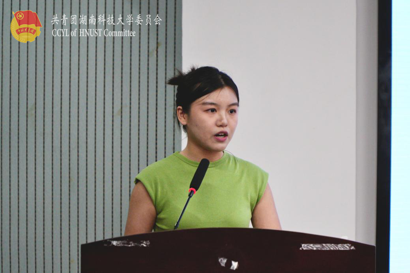 01f52c5f0c2a4f02a4ac5b234a22a73f.png 考公学子代表刘昱淇发言.png