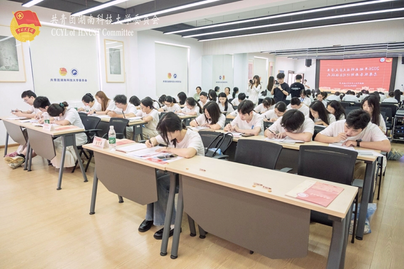 0c33c599105a45a884b6b0ff4e4437f7.jpg 签署招募协议.jpg