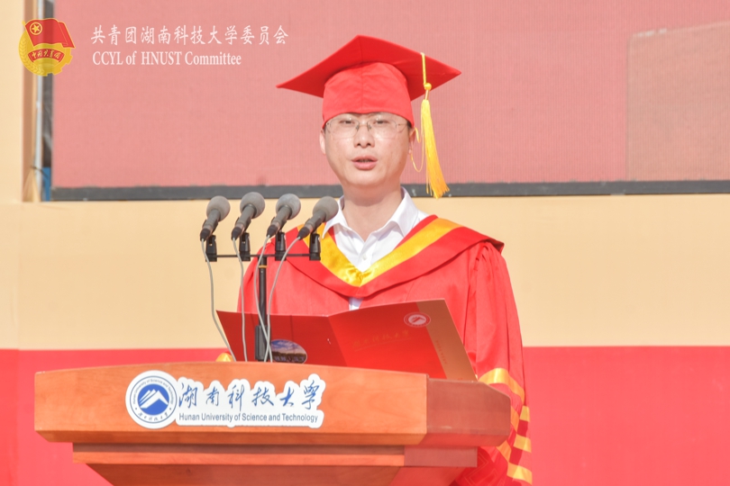 0fed99b496c54a6ab1e27ea136e1cf26.jpg 余伟健.jpg