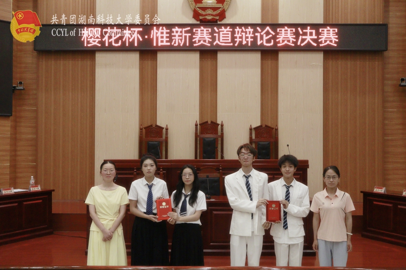23395a178c7b46b9b87c6b78a509be5d.jpg 颁奖.jpg