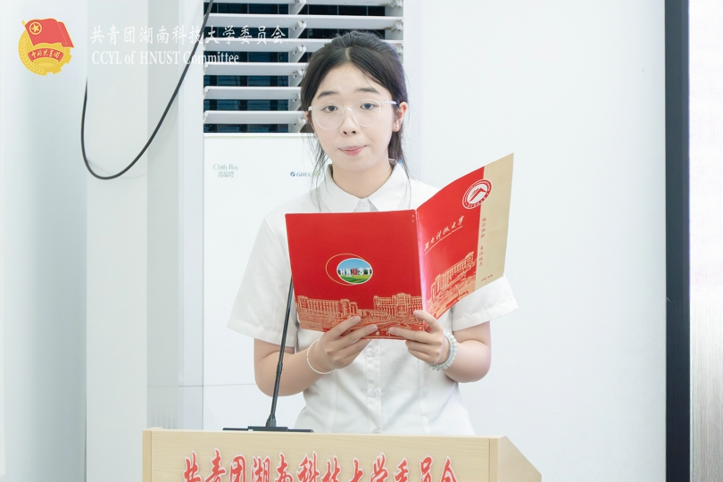 38043517b38946fe9e2453153eb43b03.jpg 团务部委员郭佳慧发言.jpg