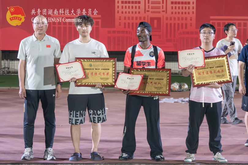 3ab852338f1c43f4badffa54db0aa887.jpg 最佳人气球队和体育道德风尚奖.jpg