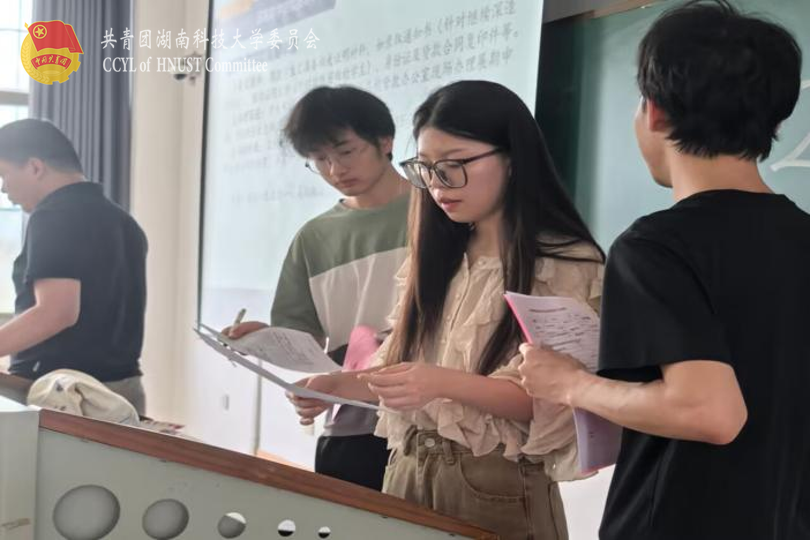会后答疑场景.png