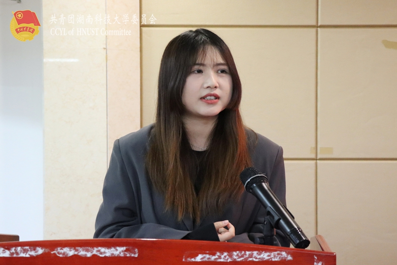6c893a73f5174a3aa2cd7b1f1c0348c9.jpg 业界专家杨昱琪进行项目介绍.jpg