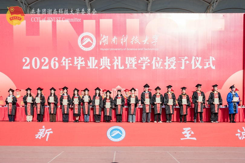 6f430f4238c94067887ff55d5d7a5dd5.jpg 优秀毕业生.jpg