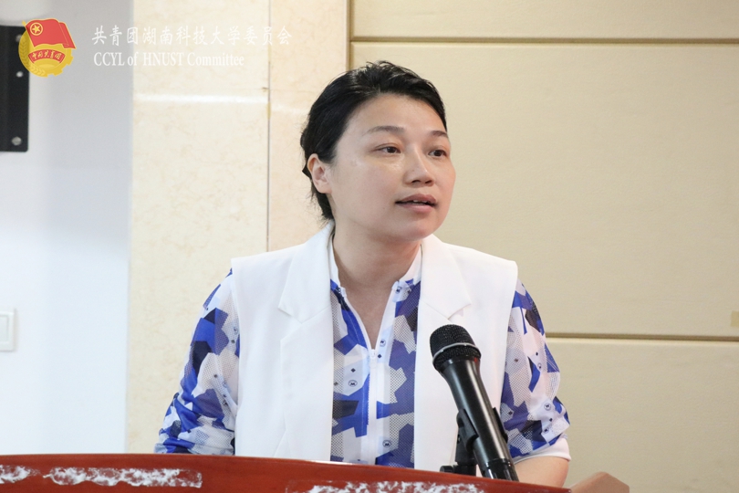 acca836f2d2c4de6b2f515d609558e21.jpg 人力资源部主任师丽莎讲解实训激励机制.jpg