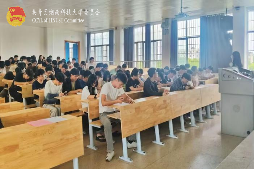 座谈会现场.png