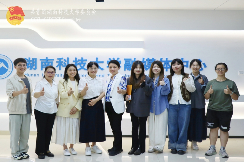 d7a896f3f14a464493a4b8aed690b4ee.jpg 合影留念环节2.jpg