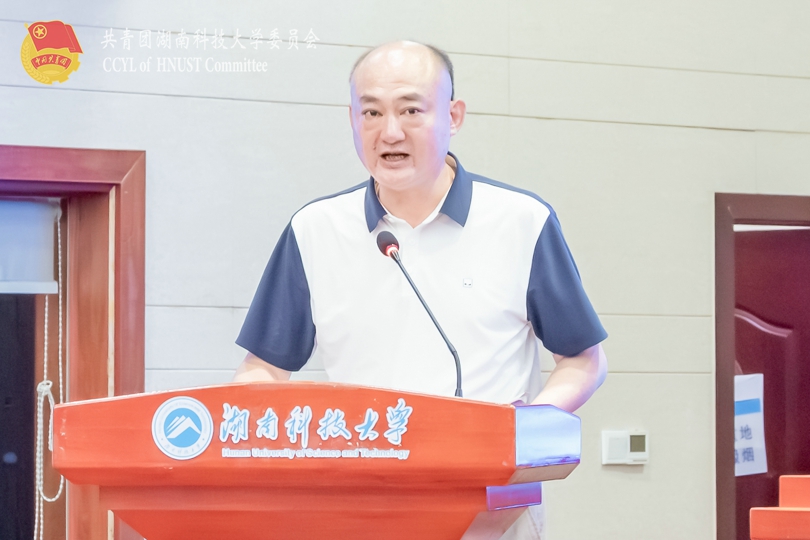 唐海军宣读本届运动会团体总分前八名代表团名单.jpg