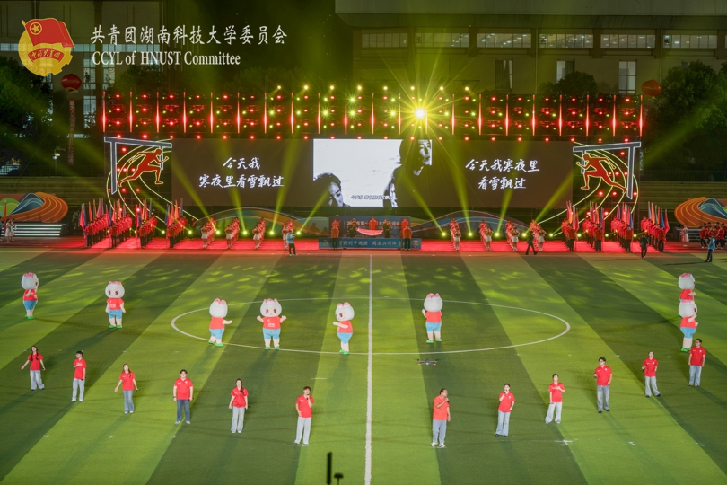 5facc50ec327415ab3378cf92464e958.jpg 开场表演.jpg