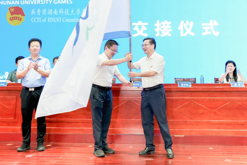 会旗交接.jpg